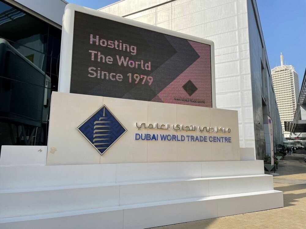 LIGHT MIDDLE EAST & HOST MILANO